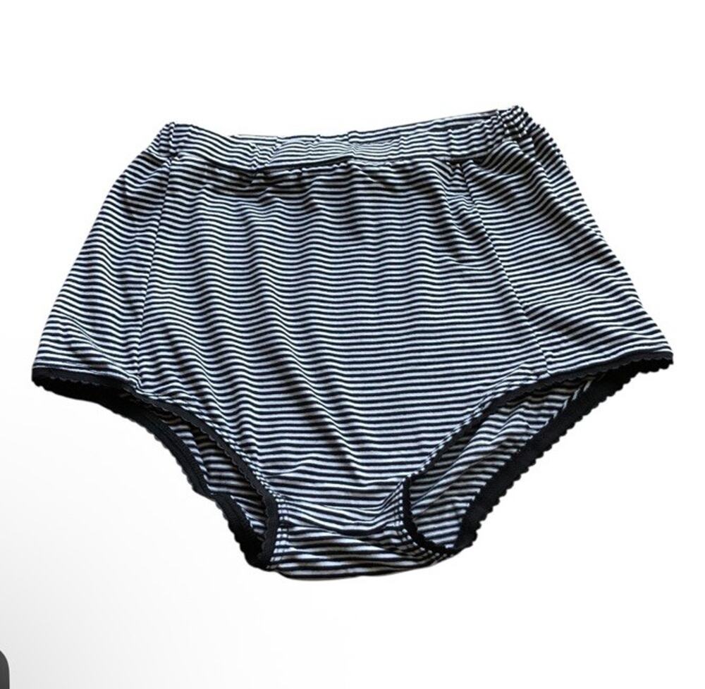 POL High Waist Black White Stripe Bloomer Shorts Lounge Stretch Casual Sz Medium